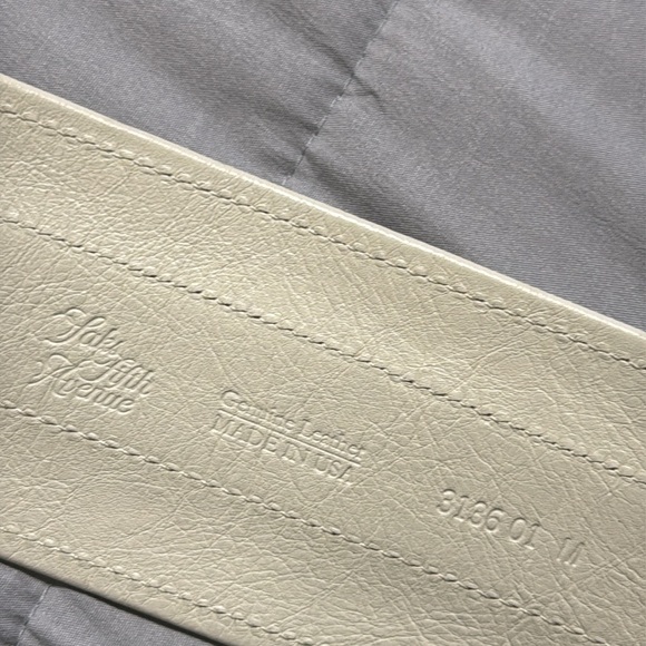 Saks Fifth Avenue oversized leather belt - Picture 3 of 4